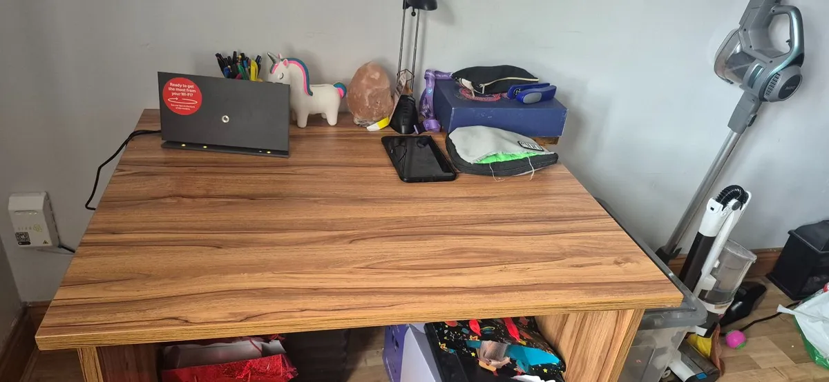 Desk to be collected - Image 1