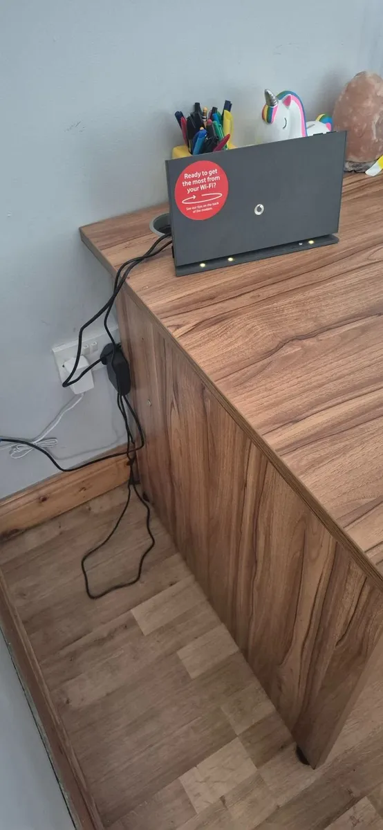 Desk to be collected - Image 2