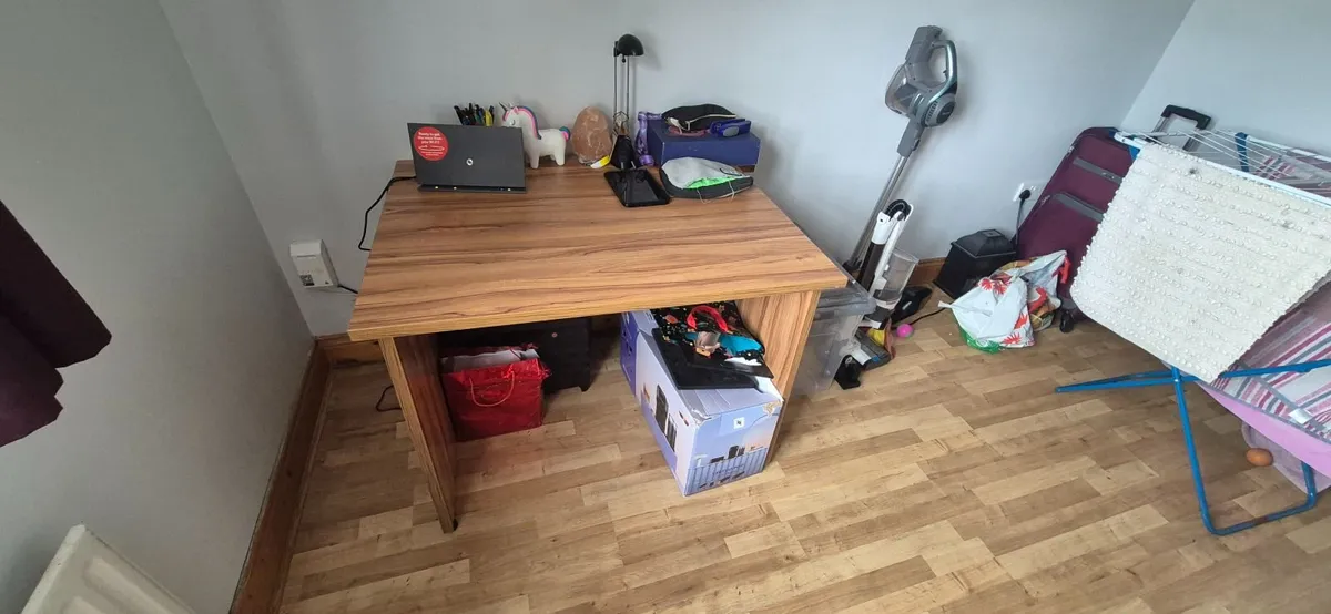 Desk to be collected - Image 3