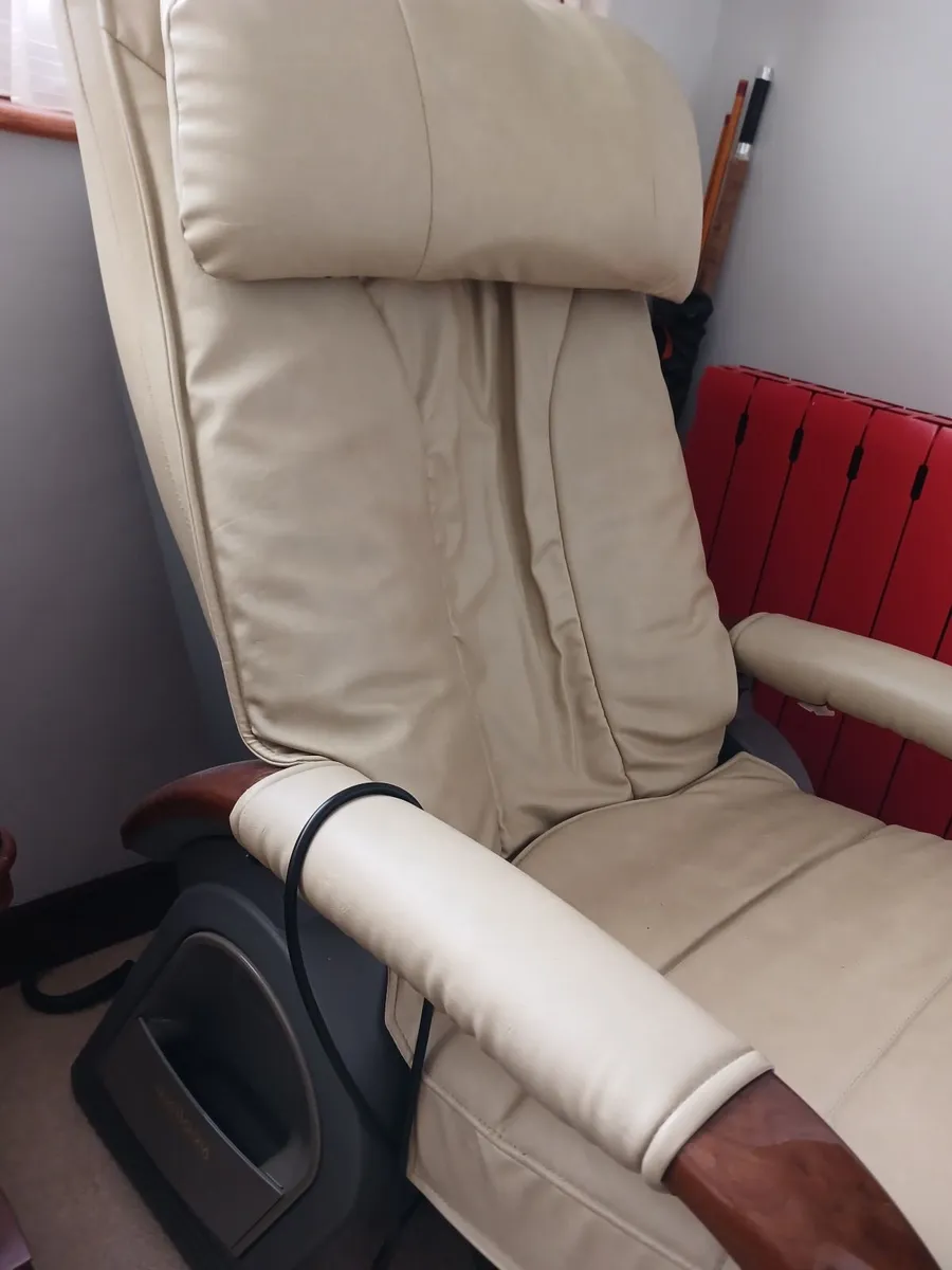 Leather reclining massage-chair - Image 1