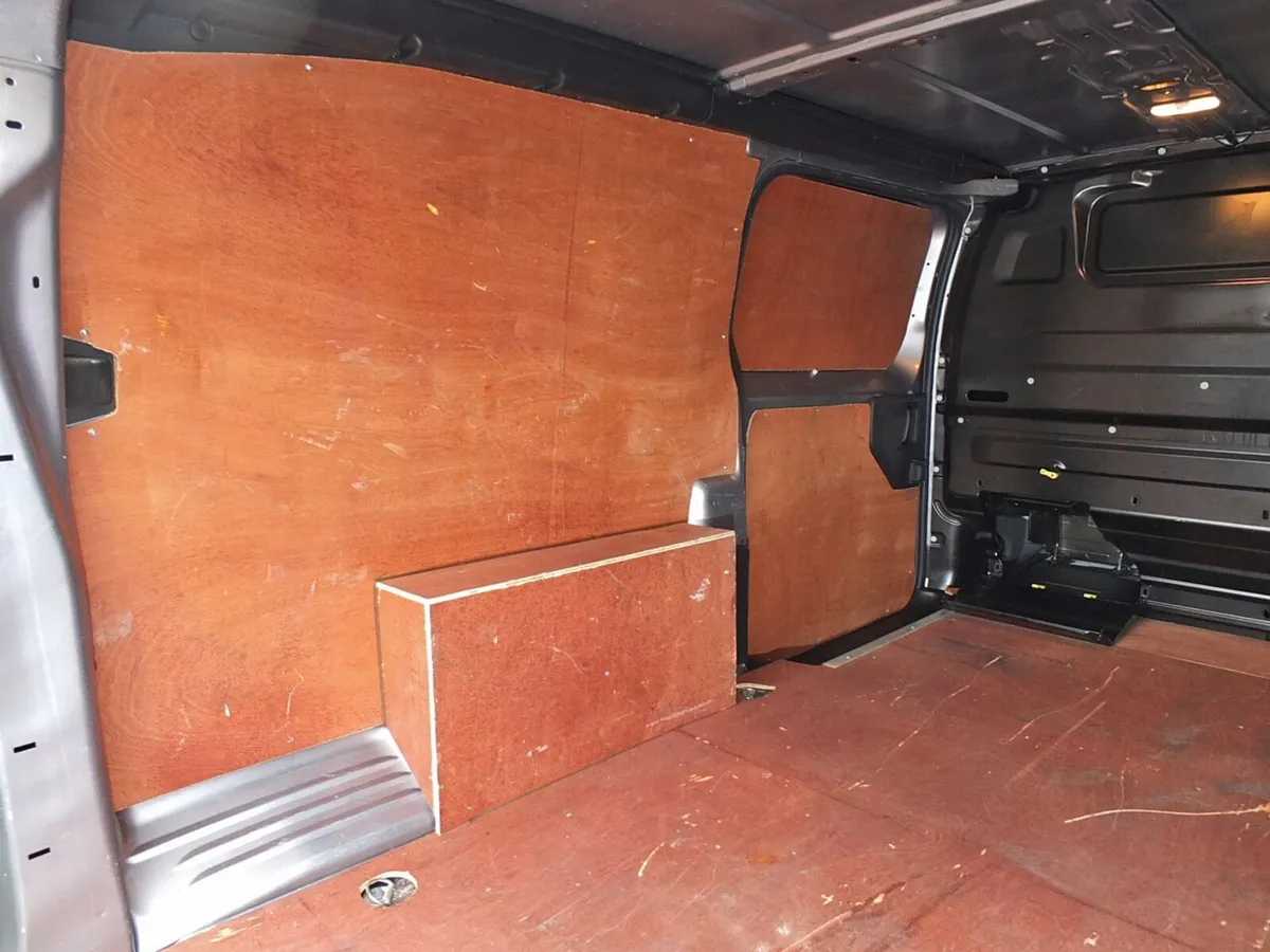 2022 Peugeot Expert Panel Van - Image 3
