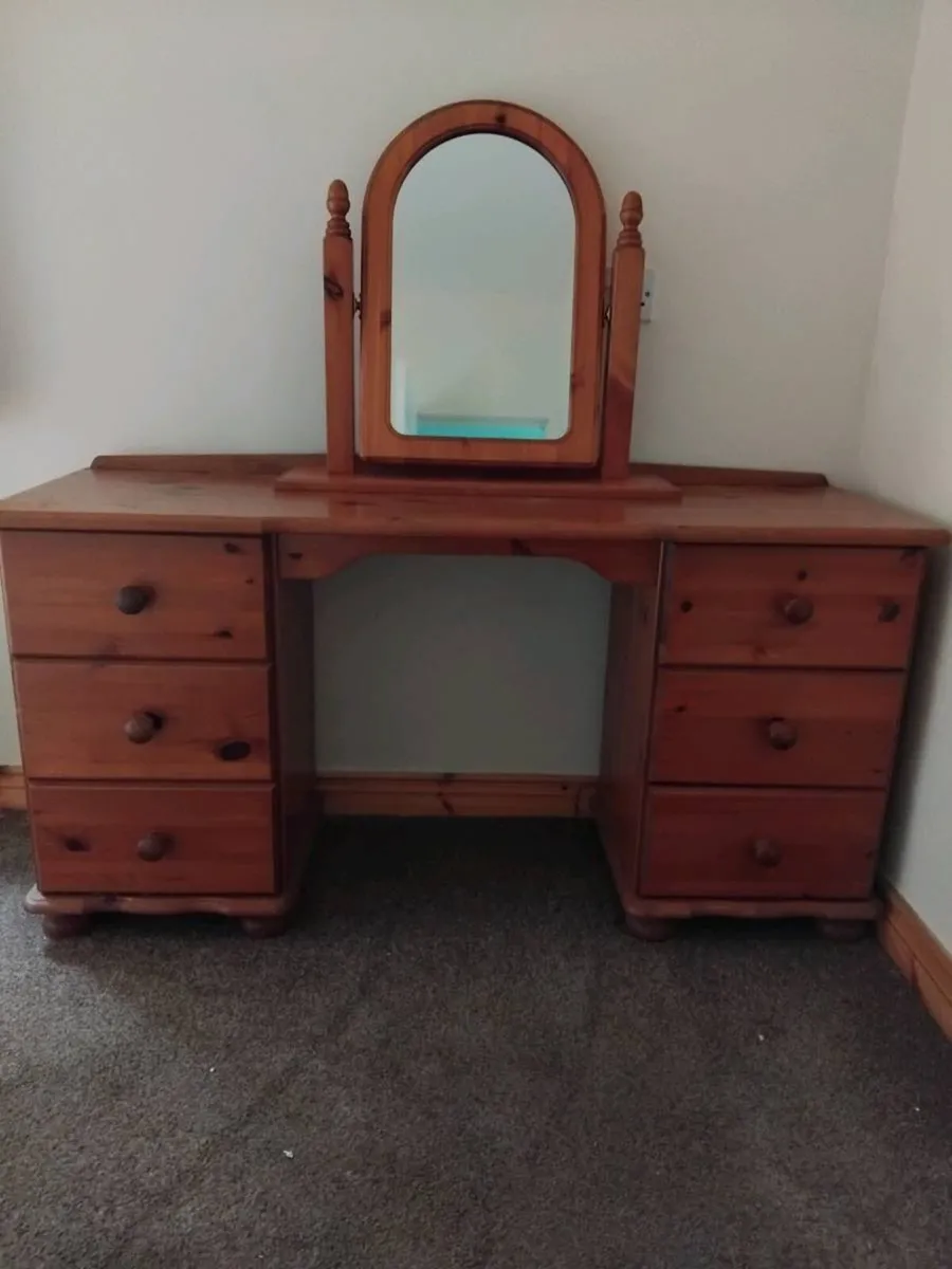 Dressing table, Bedside locker. - Image 1