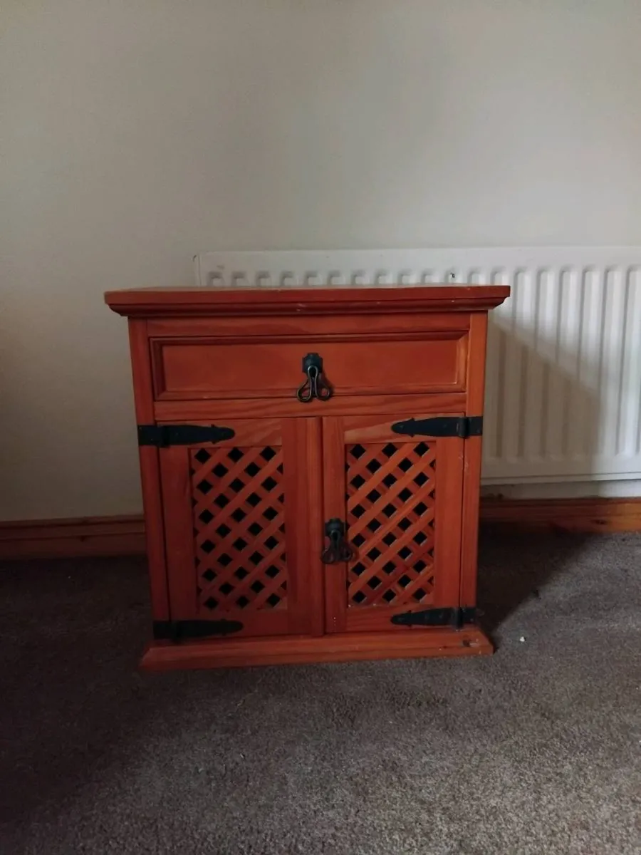 Dressing table, Bedside locker. - Image 2
