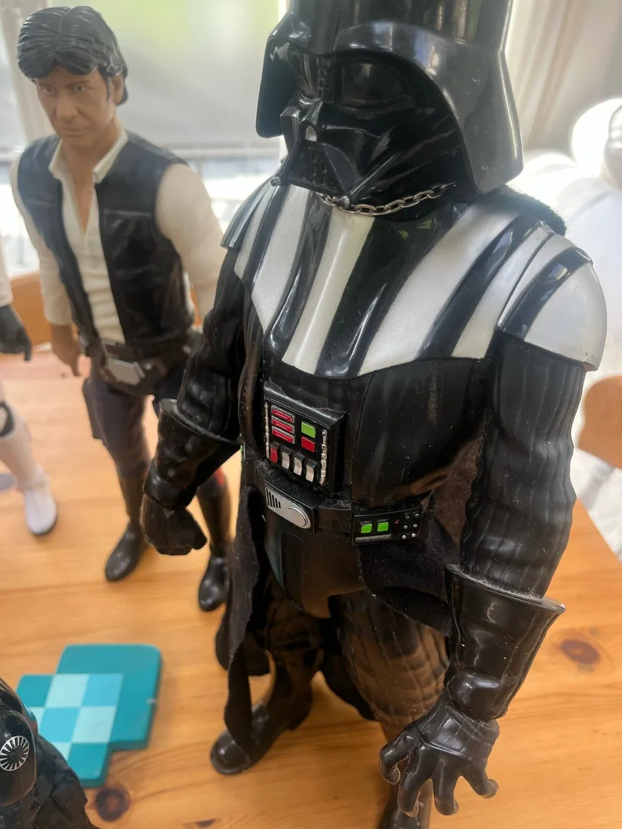 Star Wars Figure Collection + Toy Swords Bundle - Image 2