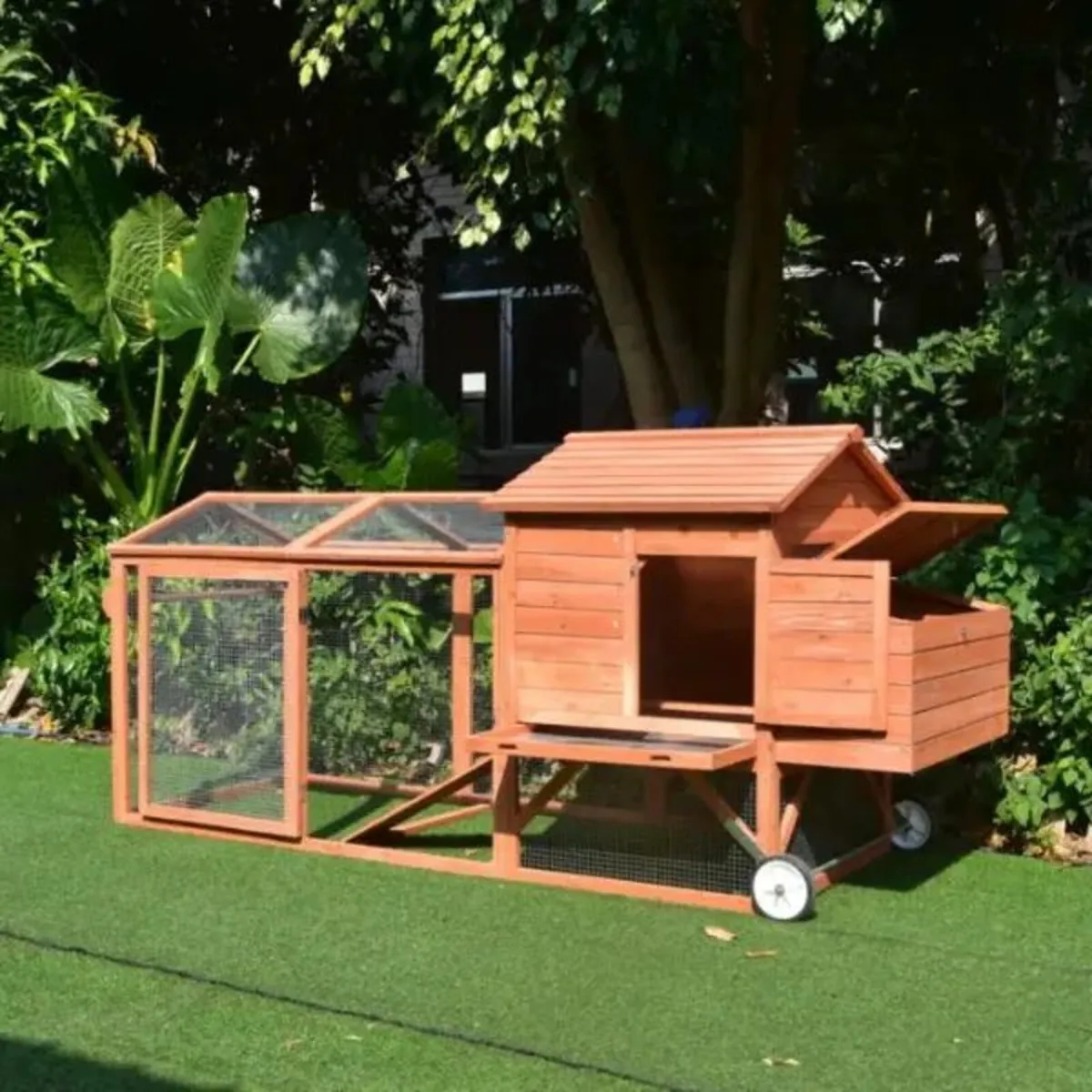 Large Chicken Coop 6-9 Birds With Wheely - Image 1