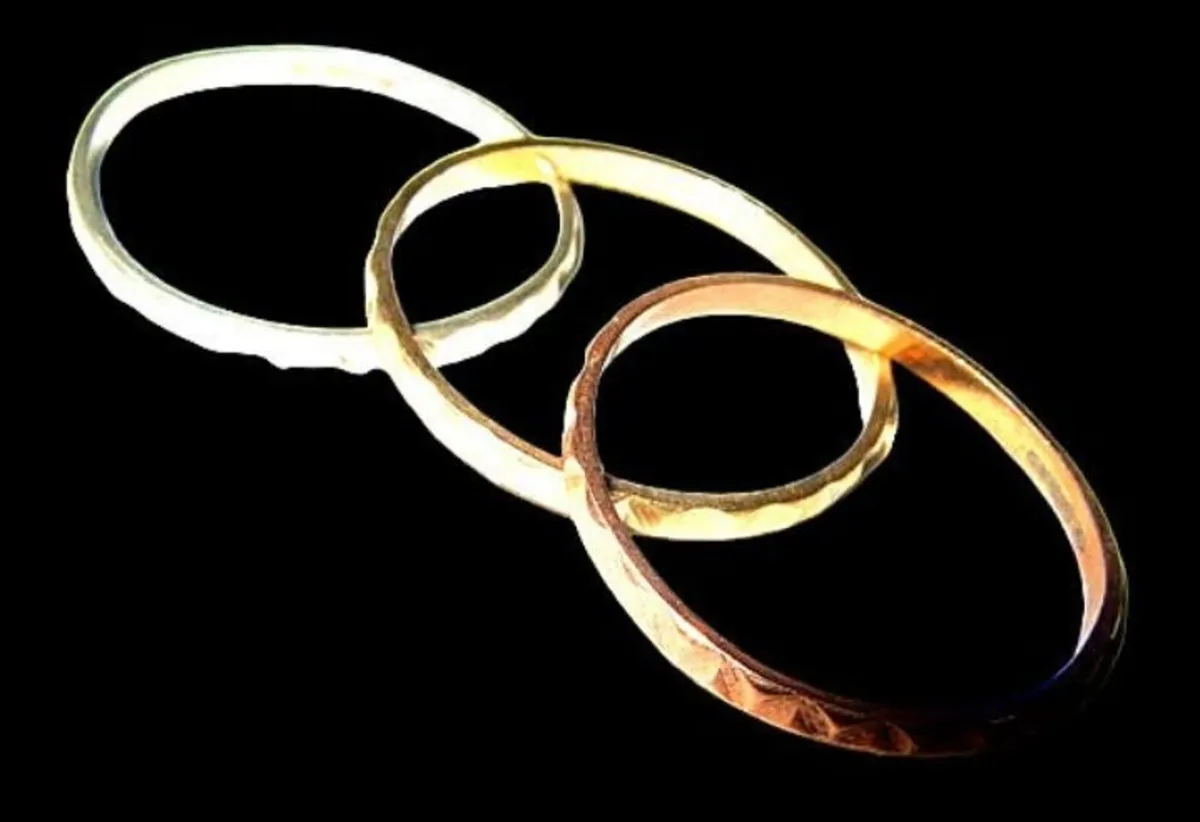 Vintage Hallmarked 9k Rose/White/Yellow Gold Rings - Image 3