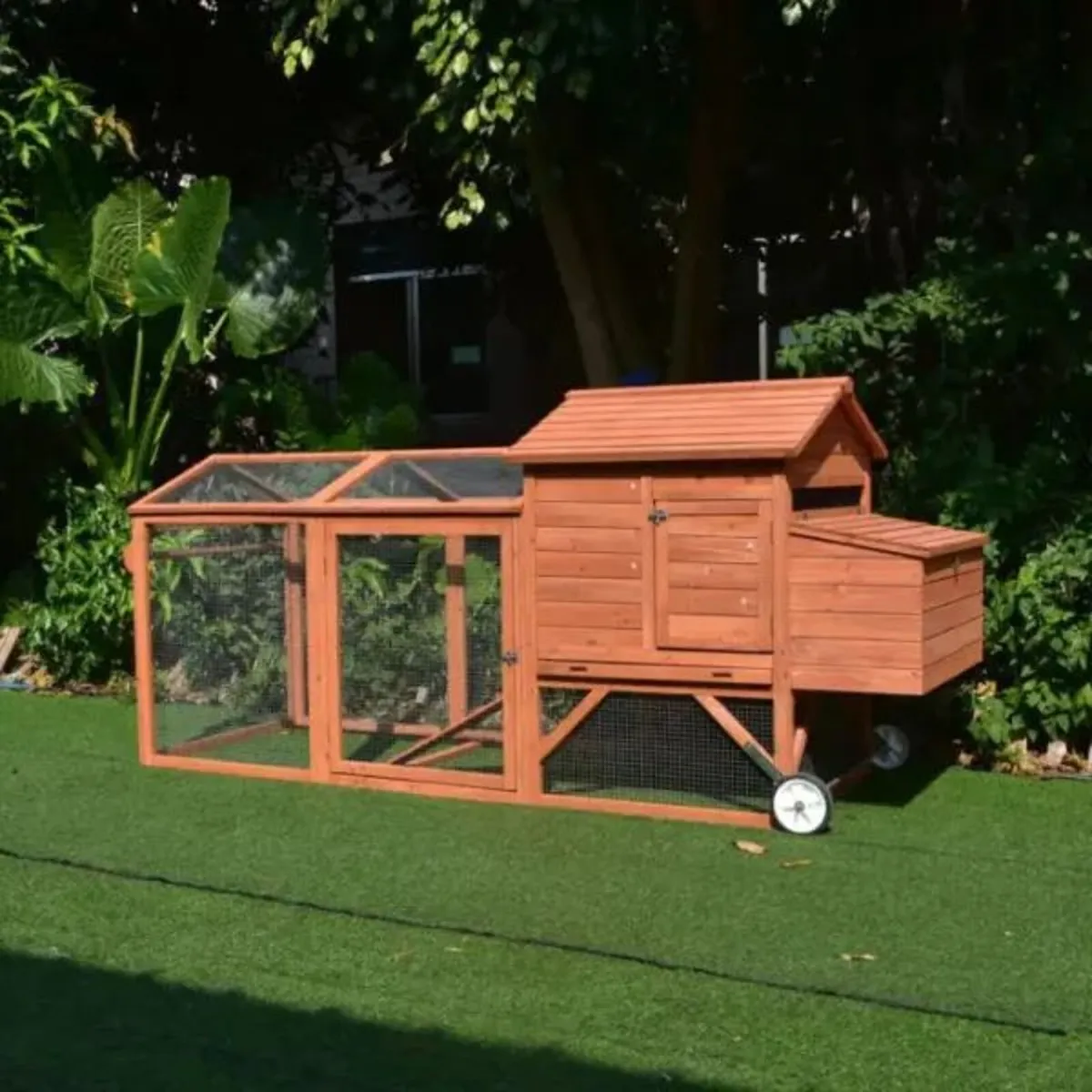Large Chicken Coop 6-9 Birds With Wheely - Image 4