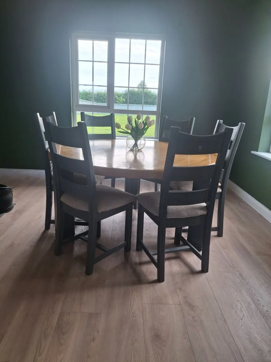 Round table and 6 chairs - Image 2