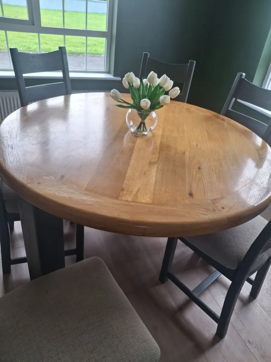 Round table and 6 chairs - Image 3