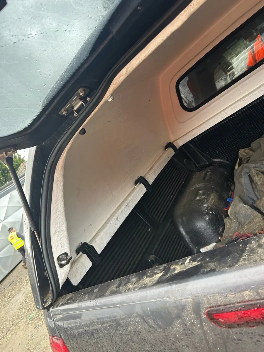 19 hilux  trucman canopy - Image 3