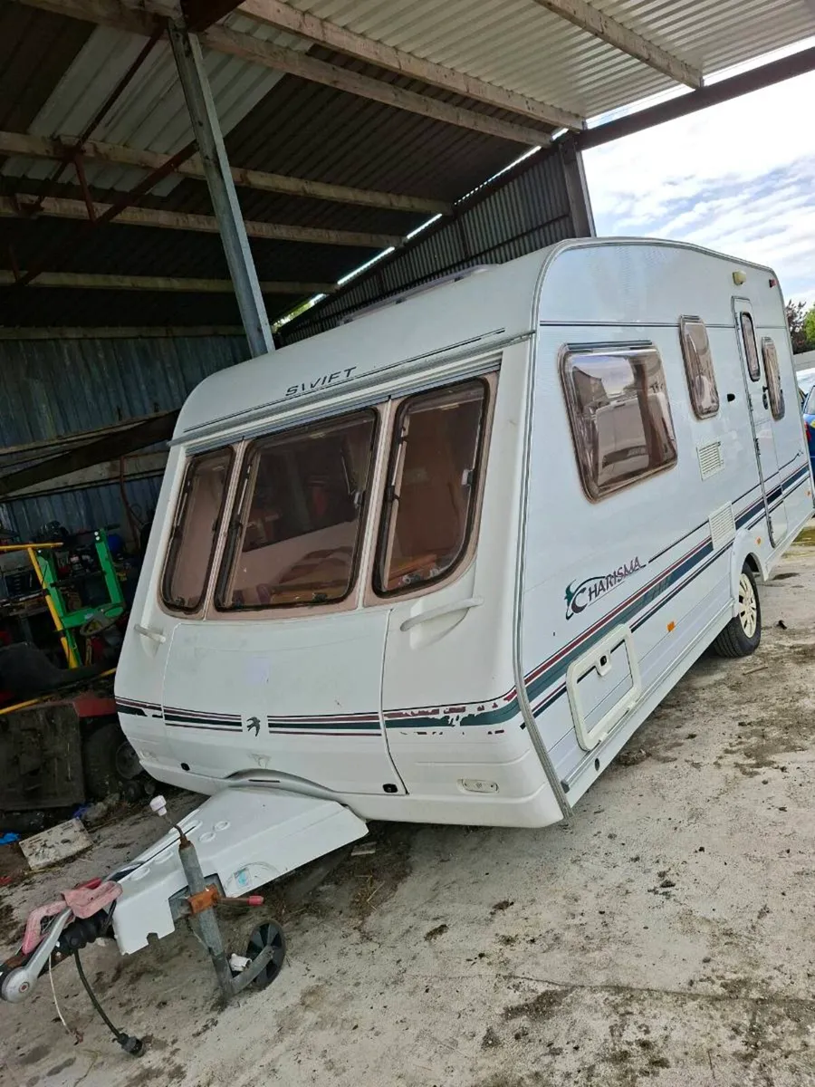 SWIFT 5 BERT CARAVAN - Image 1