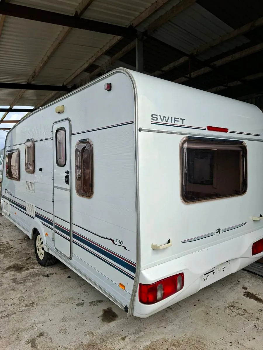 SWIFT 5 BERT CARAVAN - Image 2