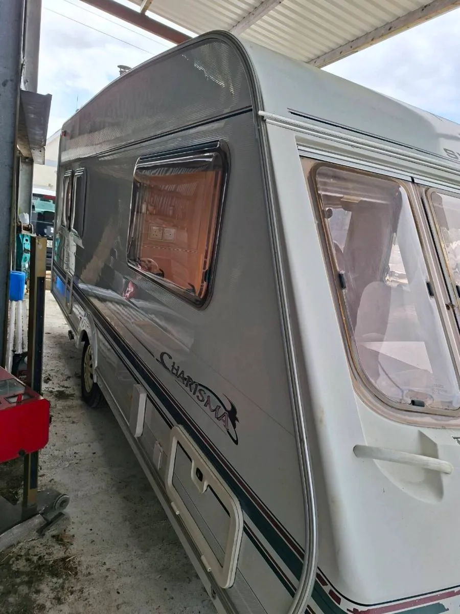SWIFT 5 BERT CARAVAN - Image 3