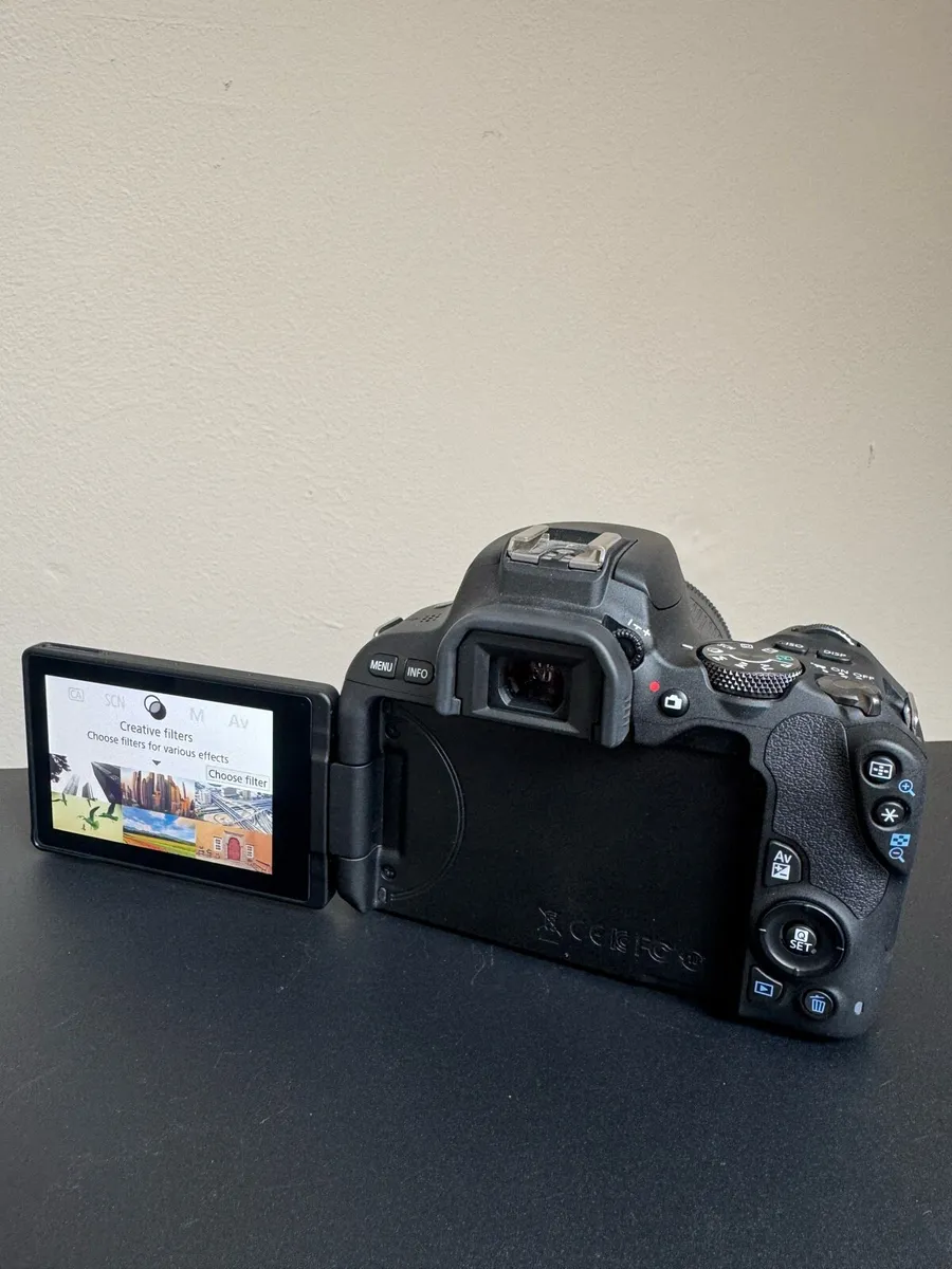 CANON 200D & EXTRAS + NEW CAMERA BACKPACK - Image 4