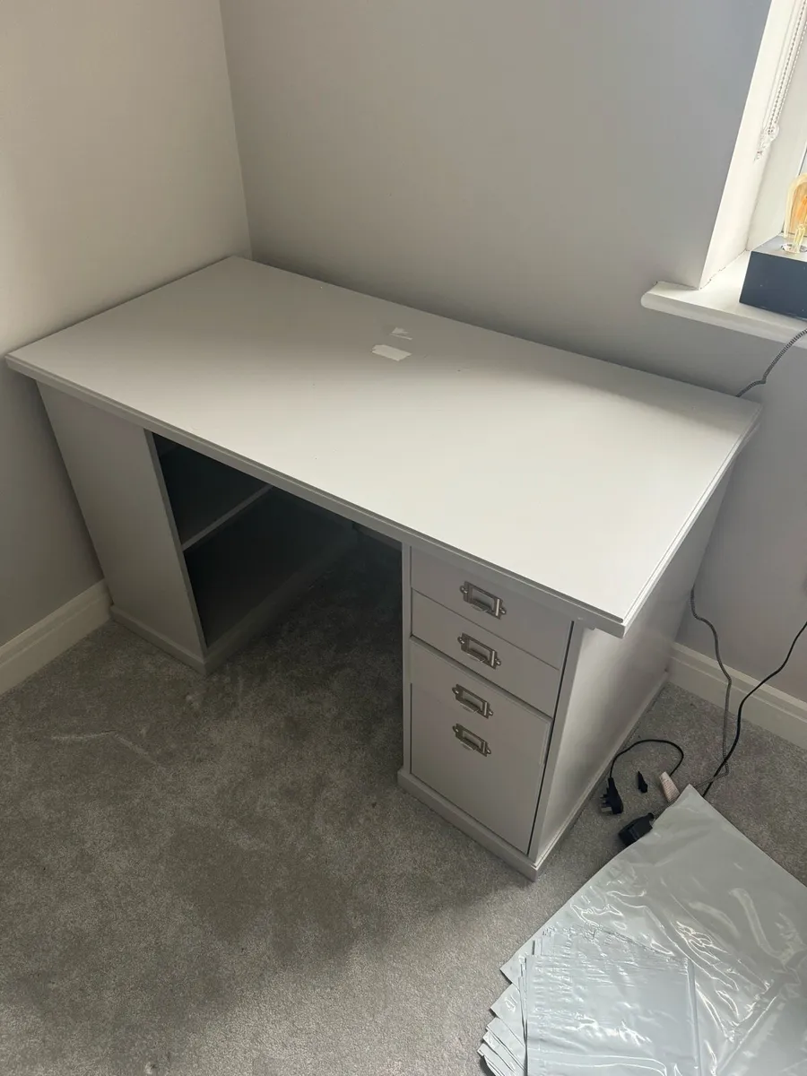 Desk - Image 3