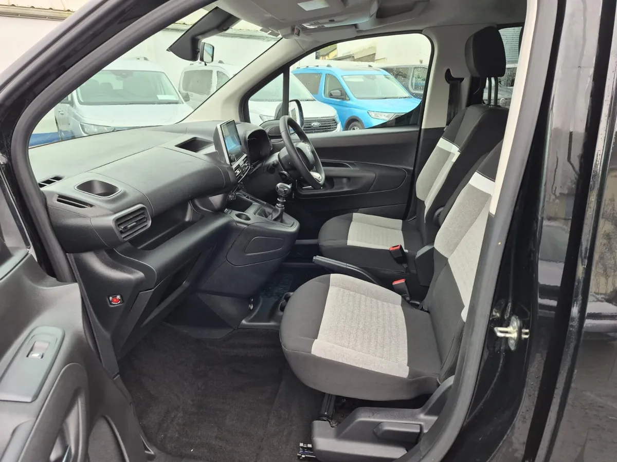 taxi for rent 7 seater - Image 3