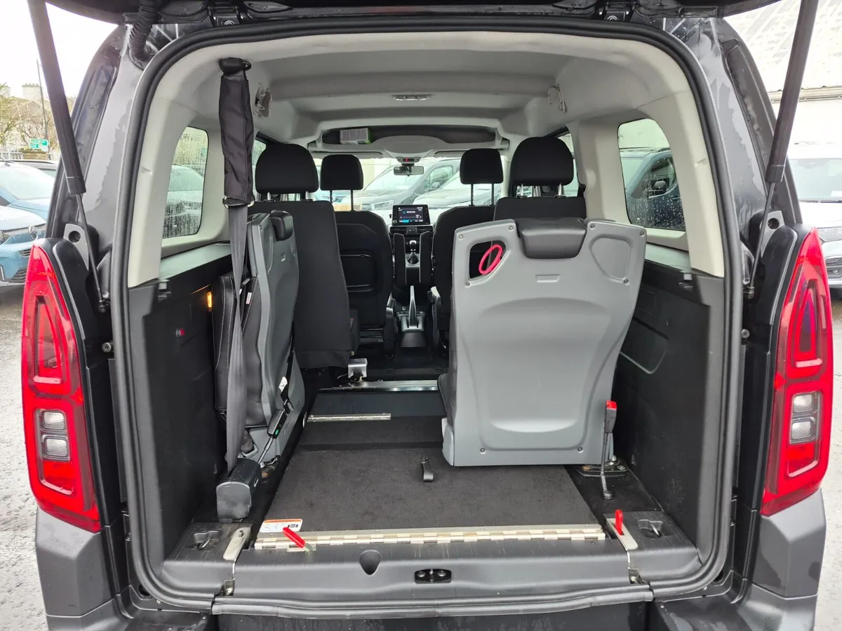 taxi for rent 7 seater - Image 4
