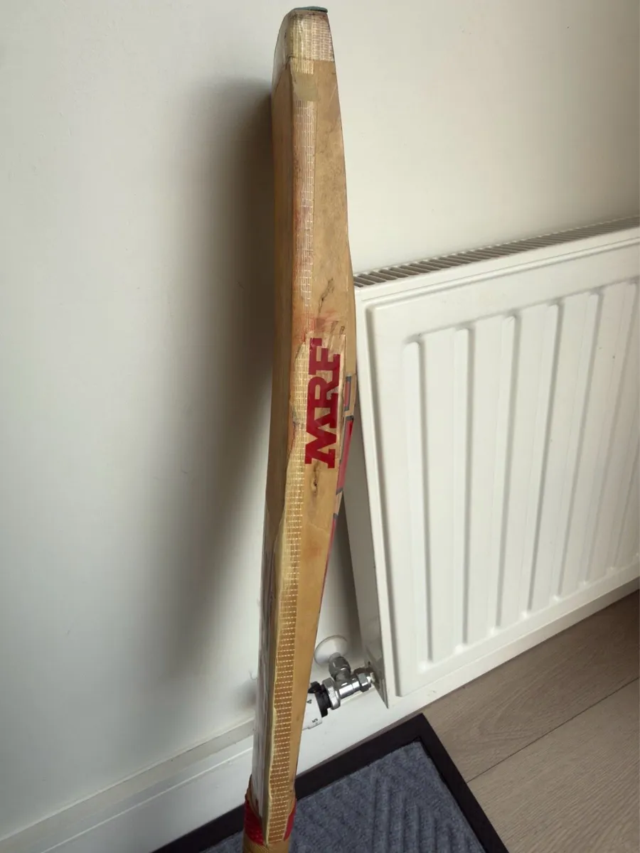 Cricket bat and helmet - Image 2