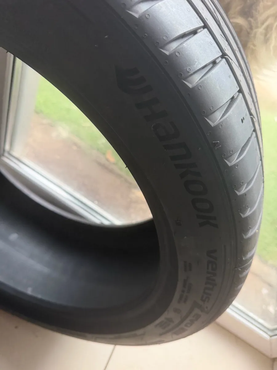 Tyres 275/40/20 Brad new - Image 3