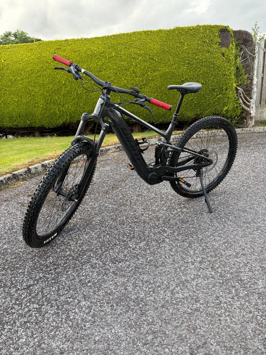 Giant stance E+2 - Image 1
