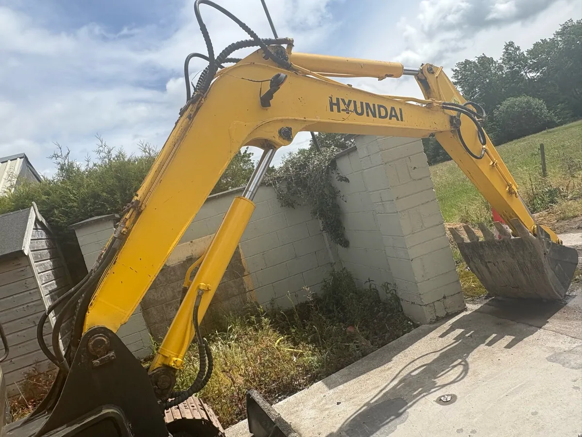 Hyundai Digger 55-7 - Image 3