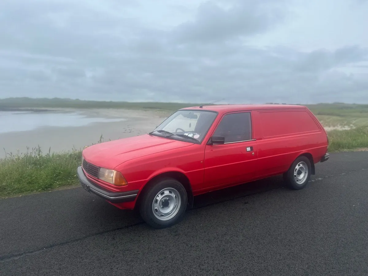 Peugeot 305 van - Image 2