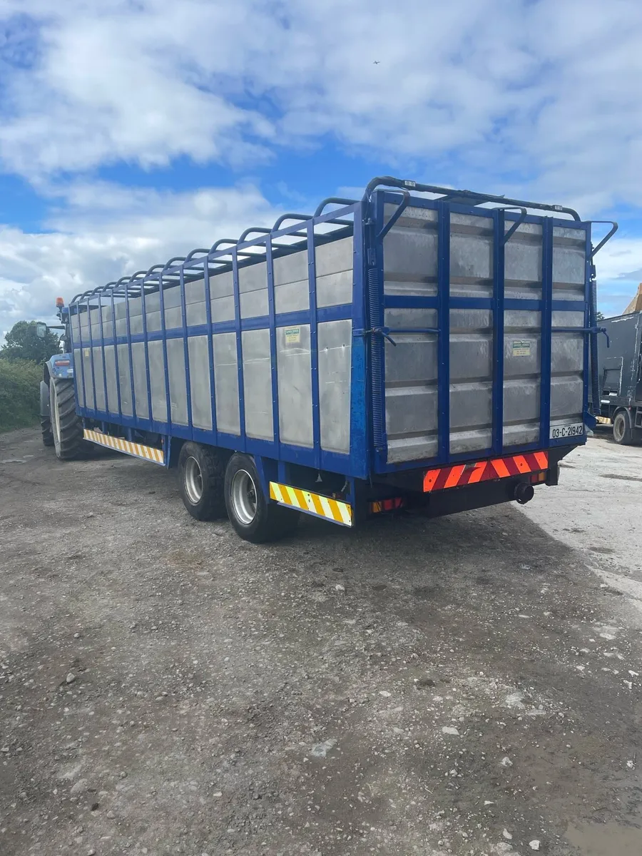 26ft cattle trailer - Image 2