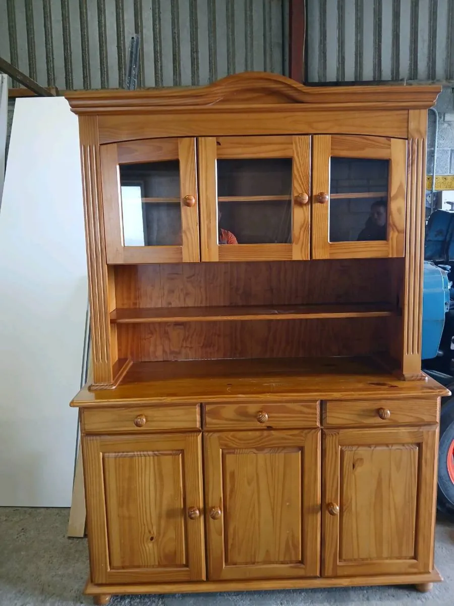 Dresser - Image 1
