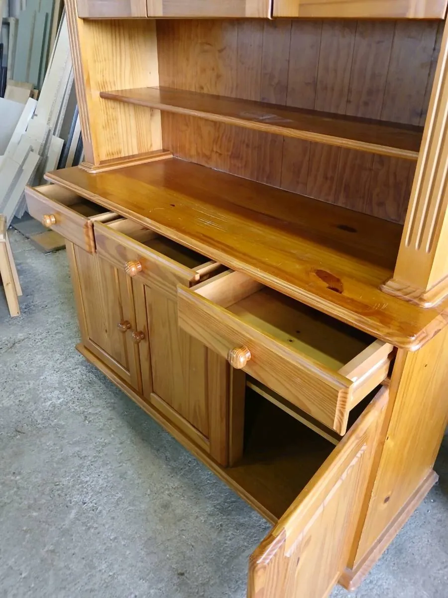 Dresser - Image 4
