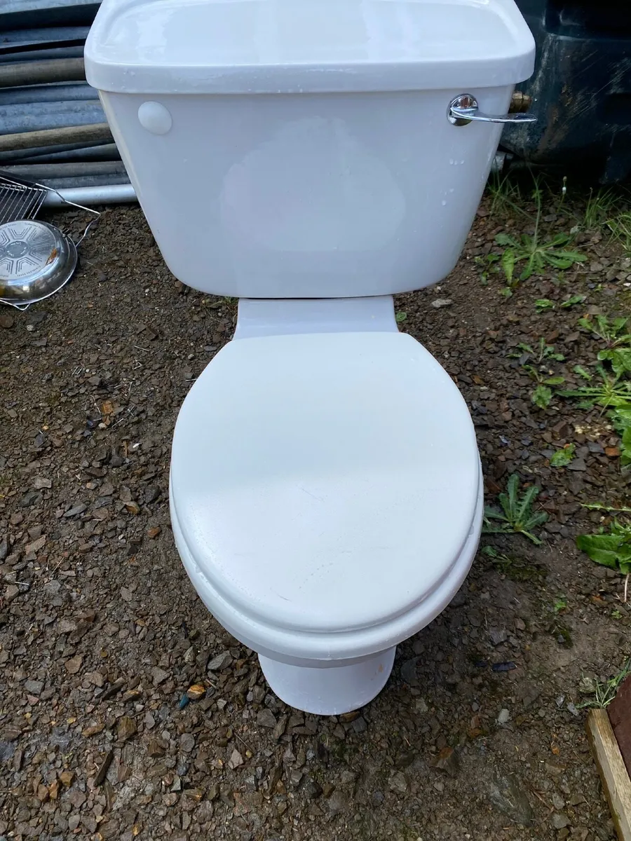 Modern bath, vanity unit & toilet - Image 2