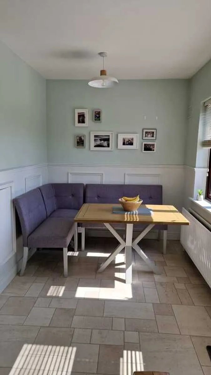 Dining table - Image 2
