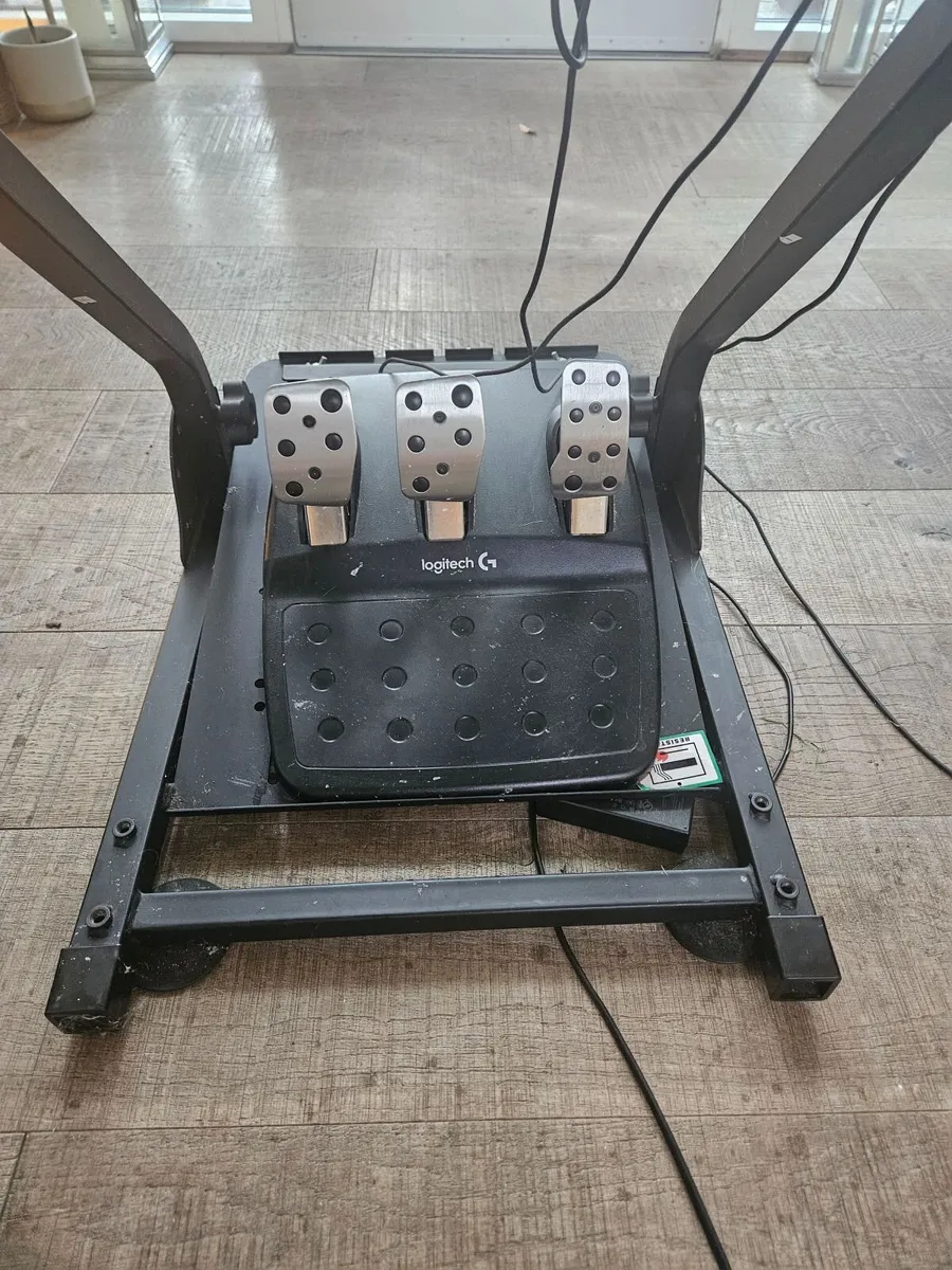 Logitech G920 Racing Wheel, Pedals & Stand – Xbox - Image 4