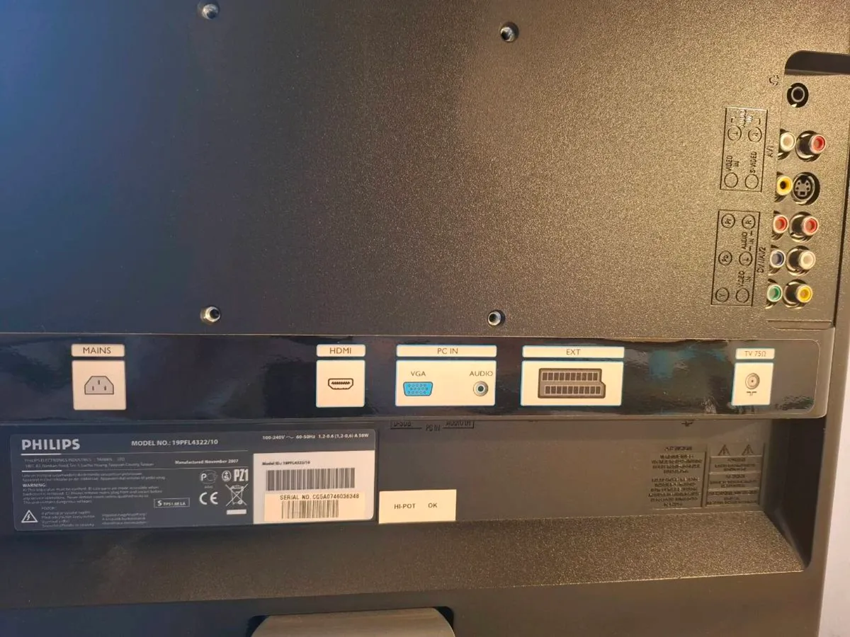 Philips 19" TV / Monitor with HDMI, remote, scart - Image 3