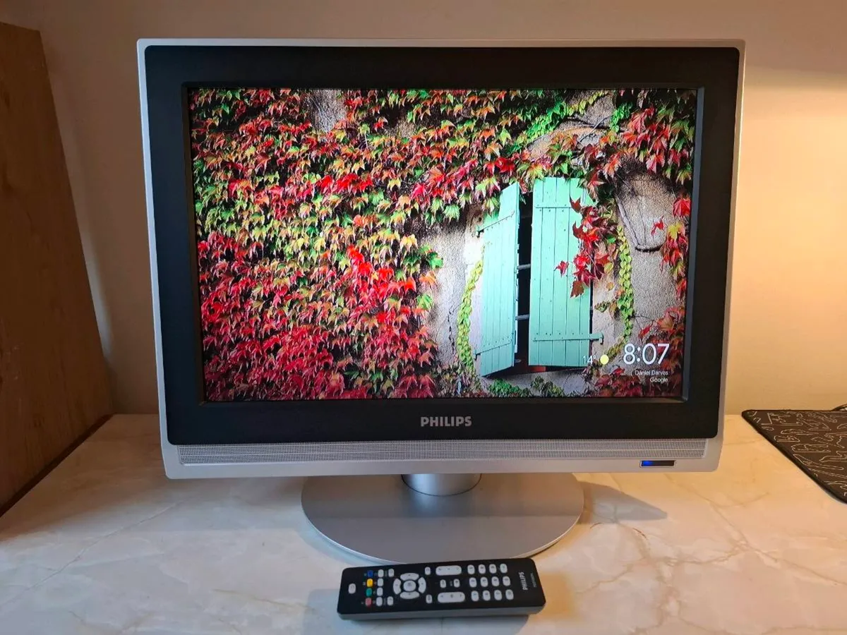 Philips 19" TV / Monitor with HDMI, remote, scart - Image 2