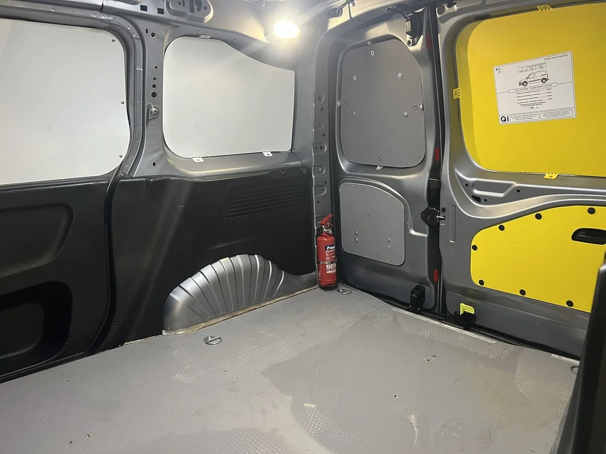 2020 Peugeot Partner Panel Van - Image 3