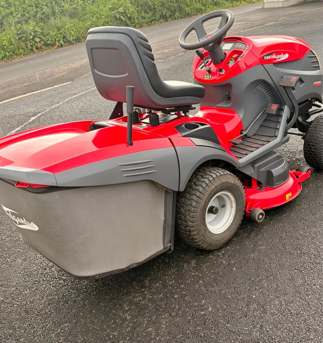 Castlegarden ride on lawnmower - Image 3