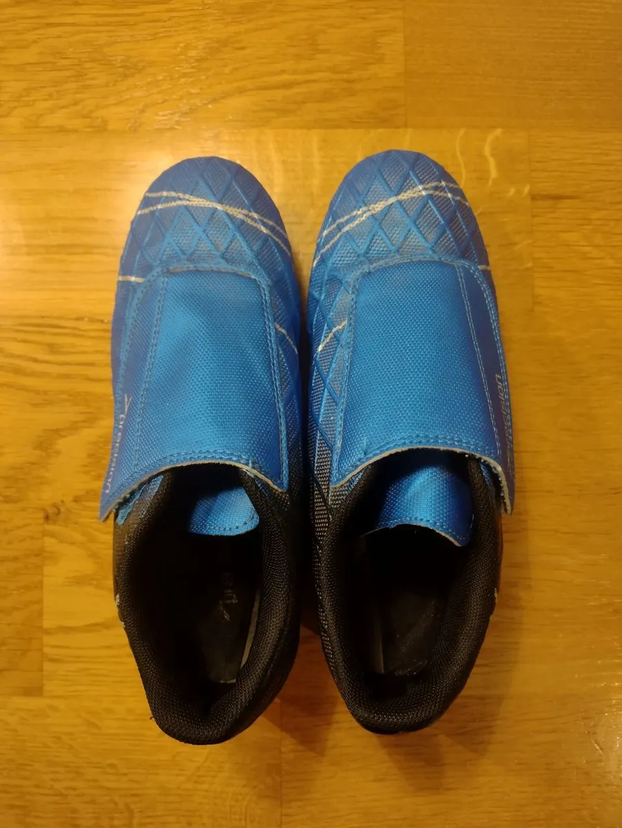Football boots. Size 2. - Image 1