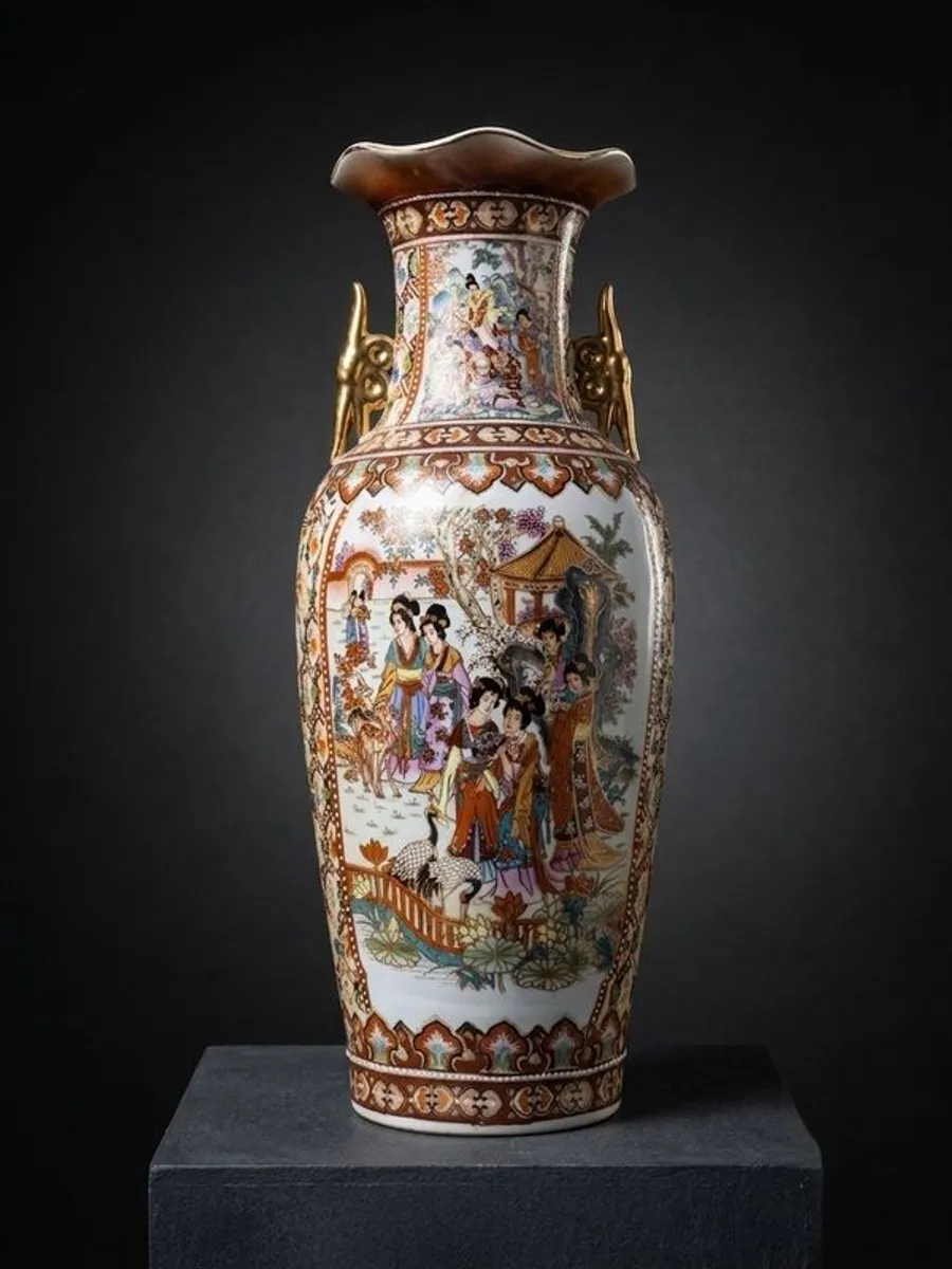 Large Vintage Mid 20th Century Chinese Decorative Vase - Image 1