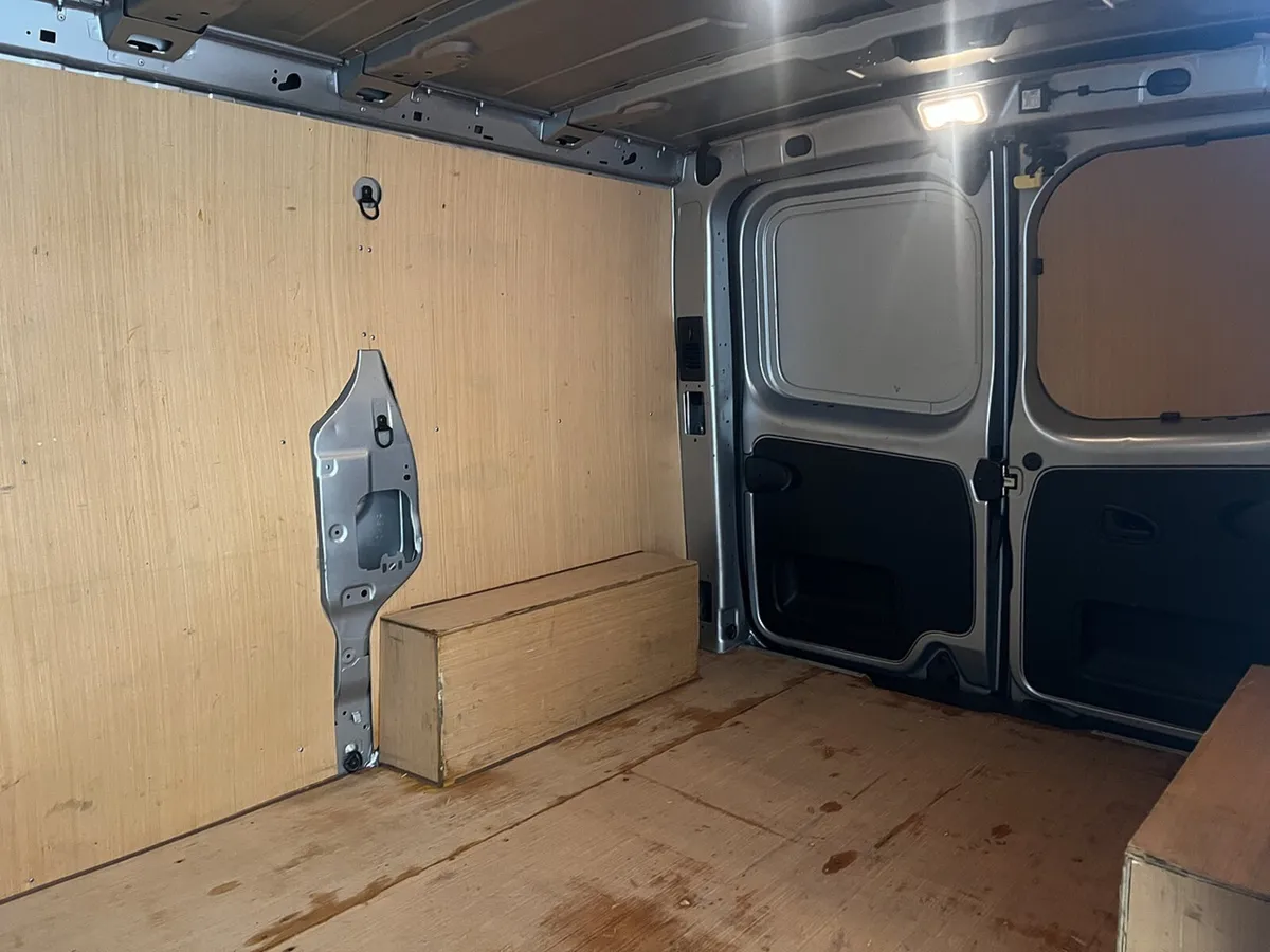 2022 Renault Trafic Panel Van - Image 3