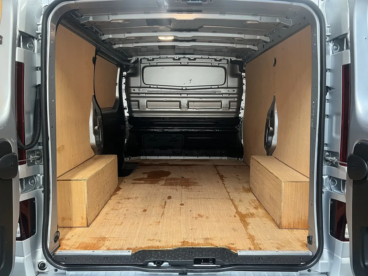2022 Renault Trafic Panel Van - Image 2