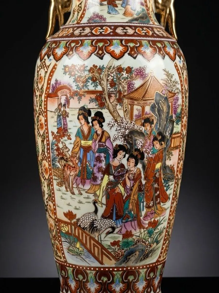 Large Vintage Mid 20th Century Chinese Decorative Vase - Image 2