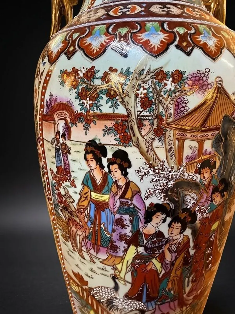 Large Vintage Mid 20th Century Chinese Decorative Vase - Image 4