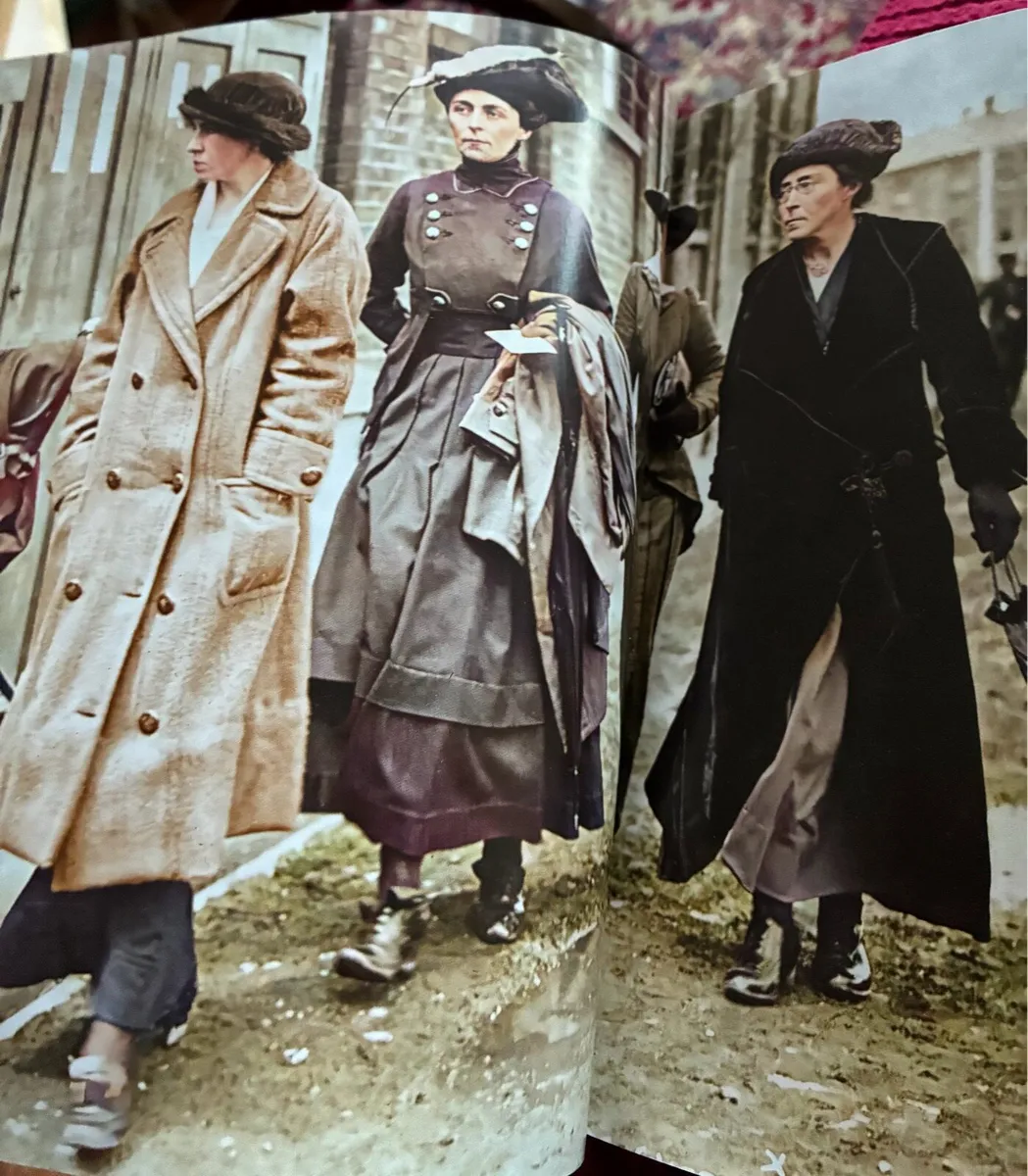 Old Ireland in Colour - Image 2