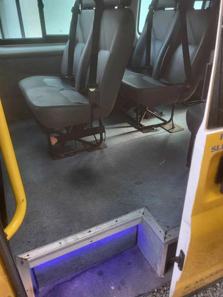 Transit minibus - Image 3