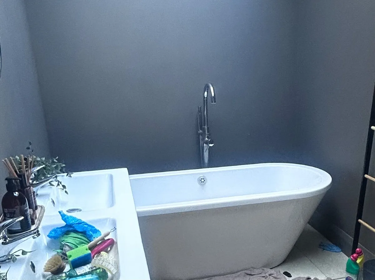 Bath freestanding and mixer tap