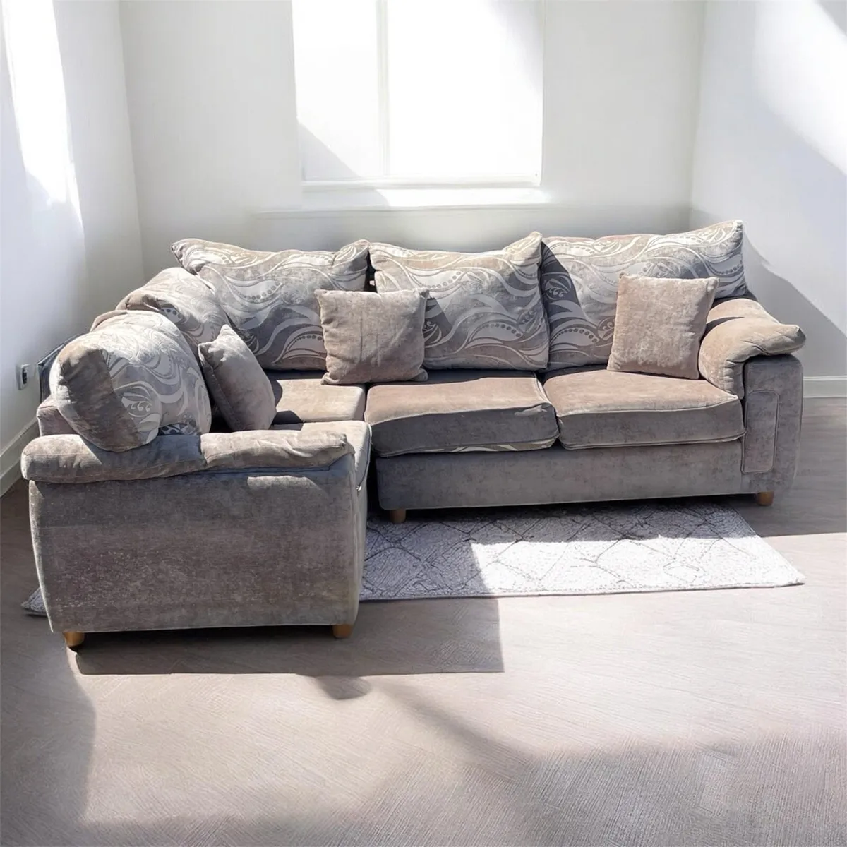 Beautiful corner sofa - Image 1