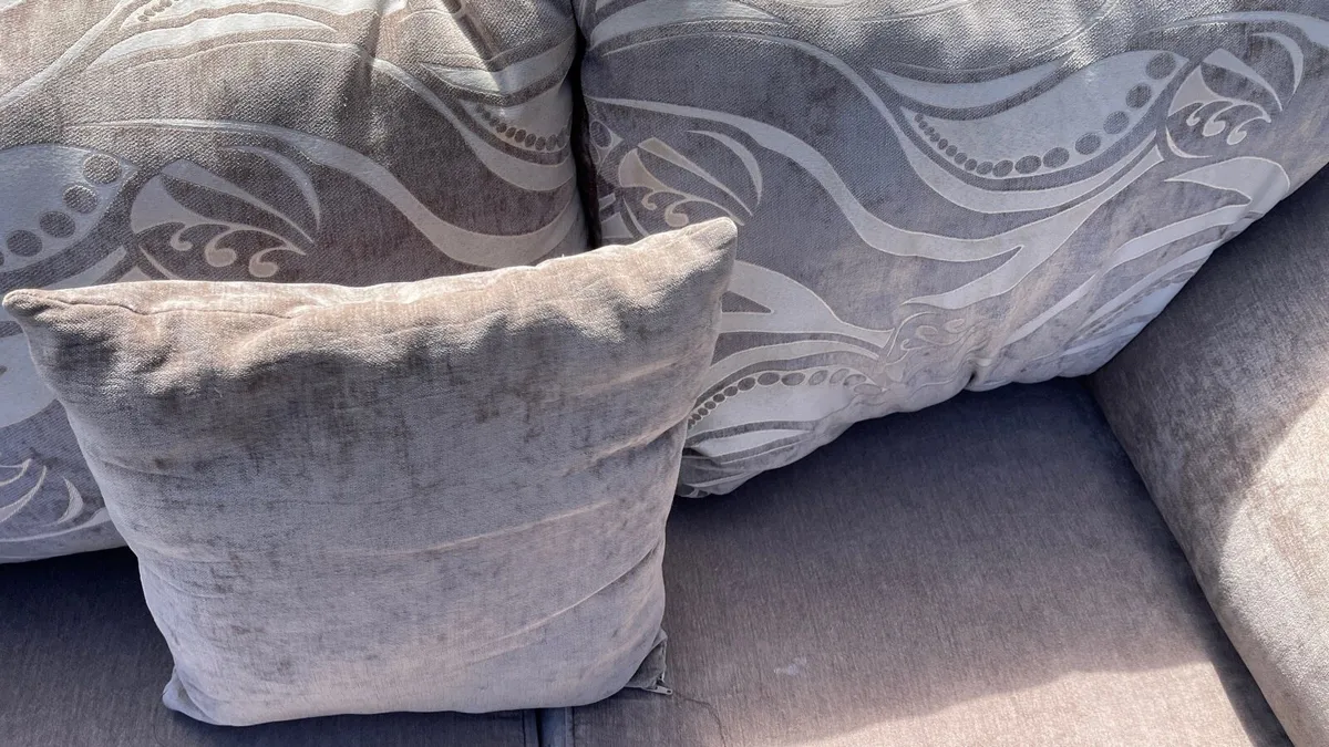 Beautiful corner sofa - Image 2