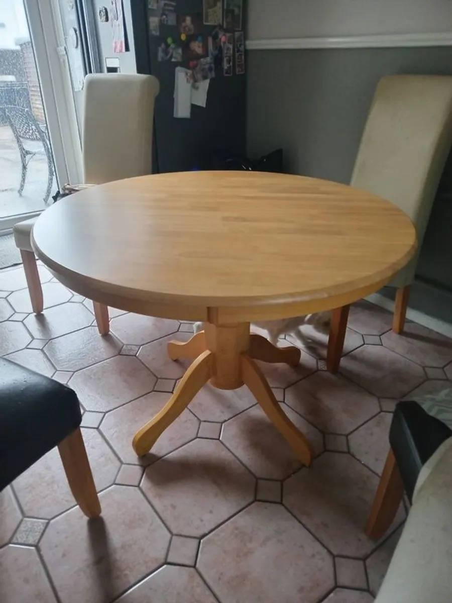 Kitchen table size 41.5 inches - Image 3