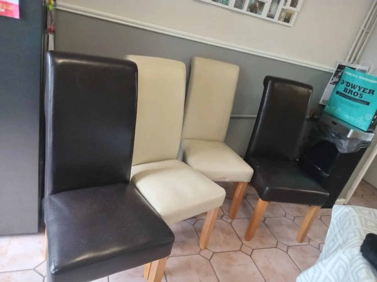 Kitchen table size 41.5 inches - Image 2