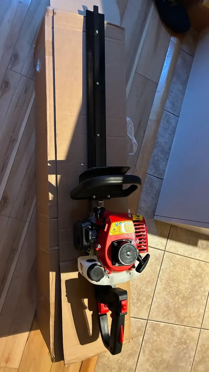 Petrol Hedge Trimmer - Image 1
